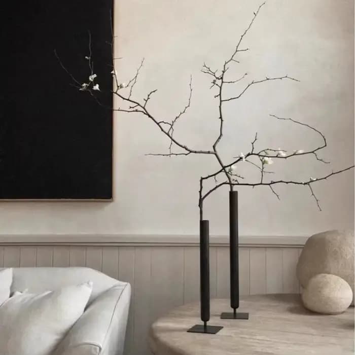 Vases à fleurs en métal