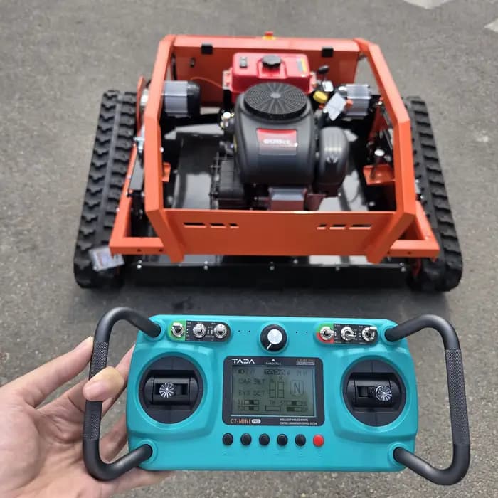 Tondeuse à gazon de 1000 mm disponible en versions 23/27 CV, équipée d'une pompe à huile et d'un moteur sans balais, 4000 ㎡ /H Convient aux pentes et aux arbustes