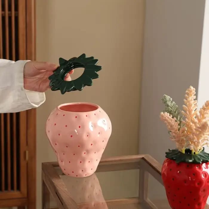 Vase en céramique mignon en forme de fraise