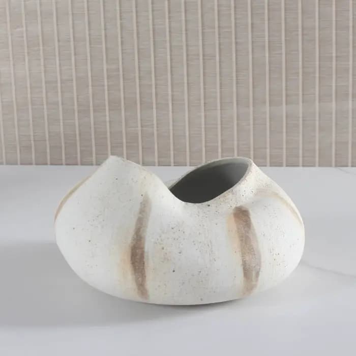 Vase en céramique mat de style rustique