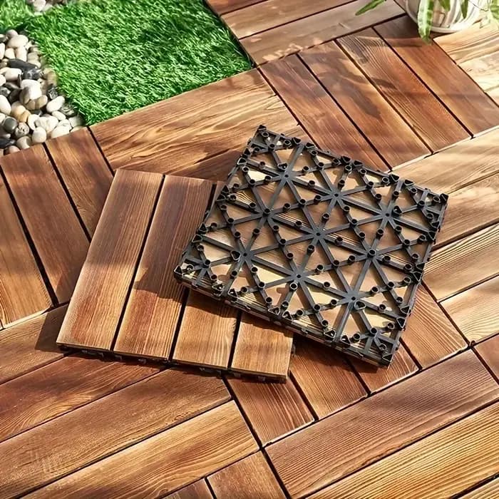 Planches en bois pour balcon et cour