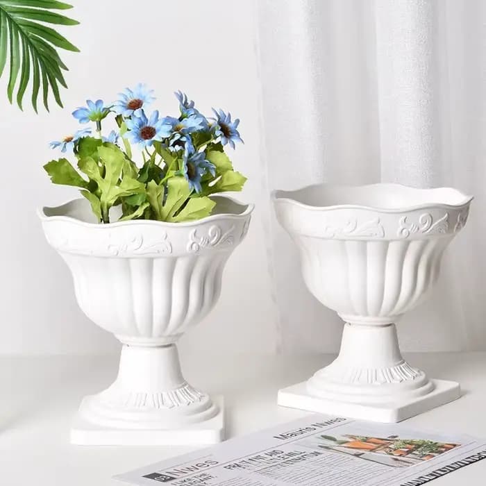 Grande jardinière extérieure en plastique blanc