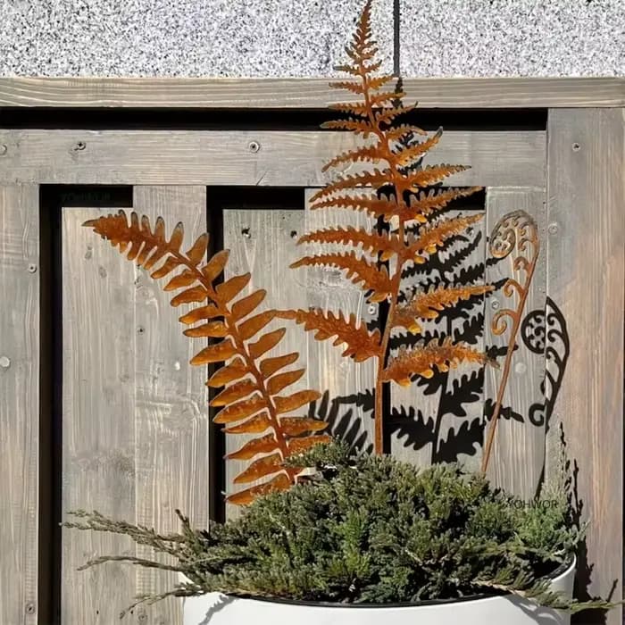 Piquet de jardin en feuilles de fougère rouillée, bouquet en métal, pieu de plante en métal, art de