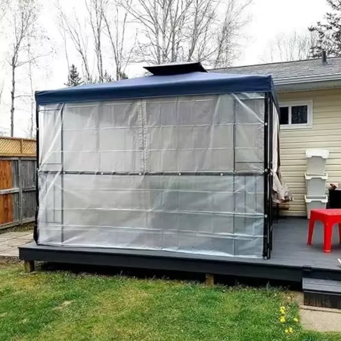 Bâche transparente imperméable à l'eau et isolante thermiquement