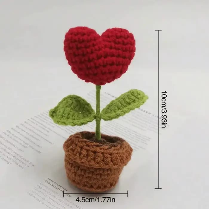 Pot de fleurs tricoté à la main en forme de cœur rouge