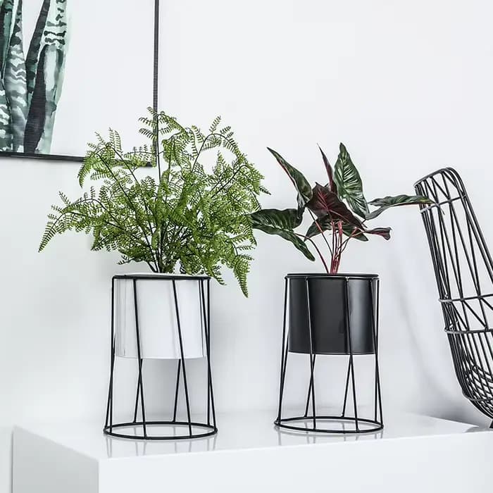 Pot de fleurs en fer forgé pour la décoration de la maison