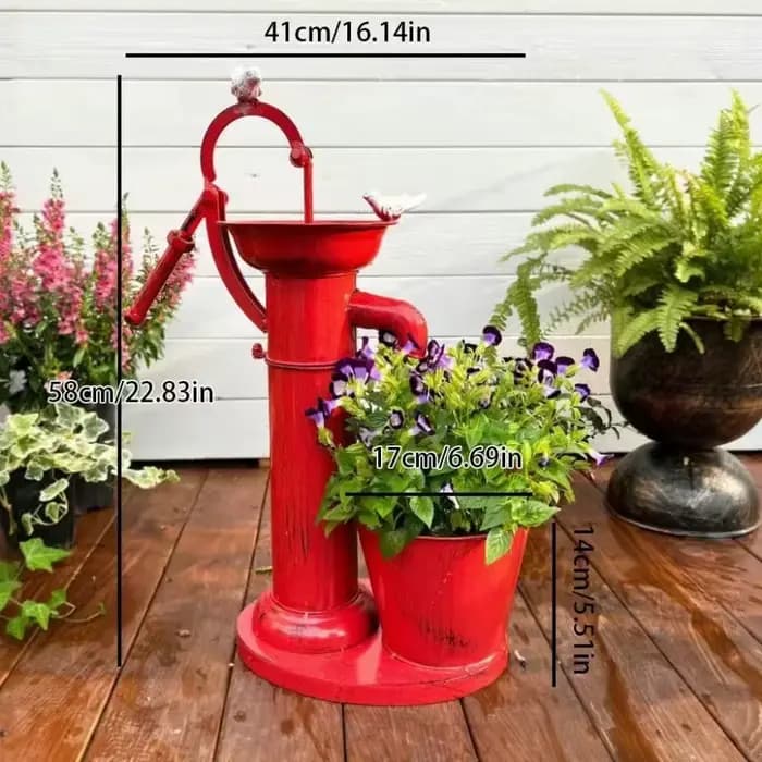 Pot de fleurs en métal en forme de pompe à eau