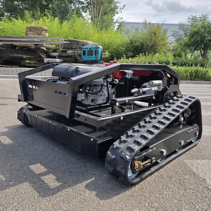 Tondeuse à gazon de 1000 mm disponible en versions 23/27 CV, équipée d'une pompe à huile et d'un mot