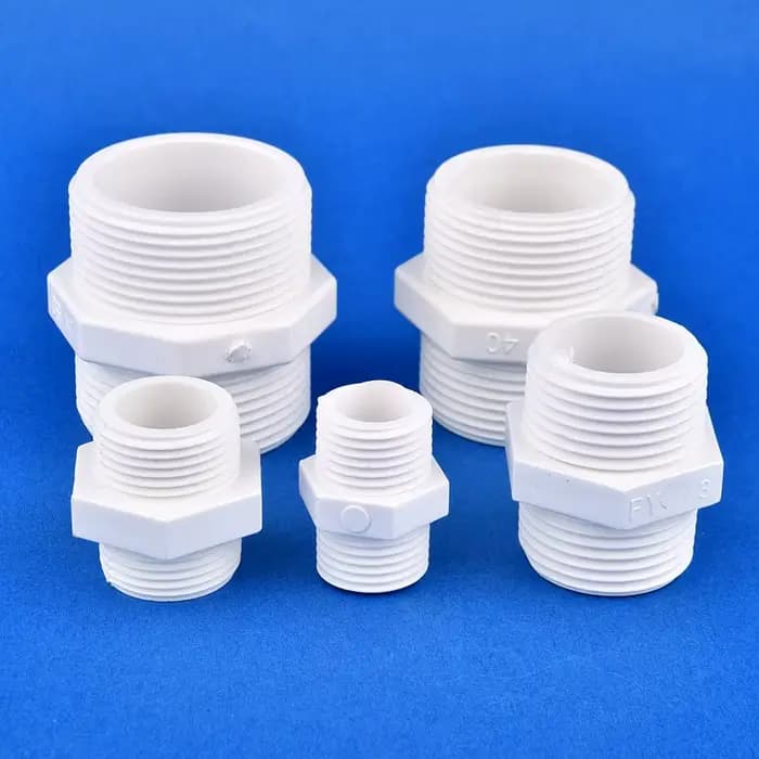 2pcs blanc PVC traversant le connecteur de tuyau d'eau d'irrigation de jardin 1 / 2 "~ 1.5" mâle / f