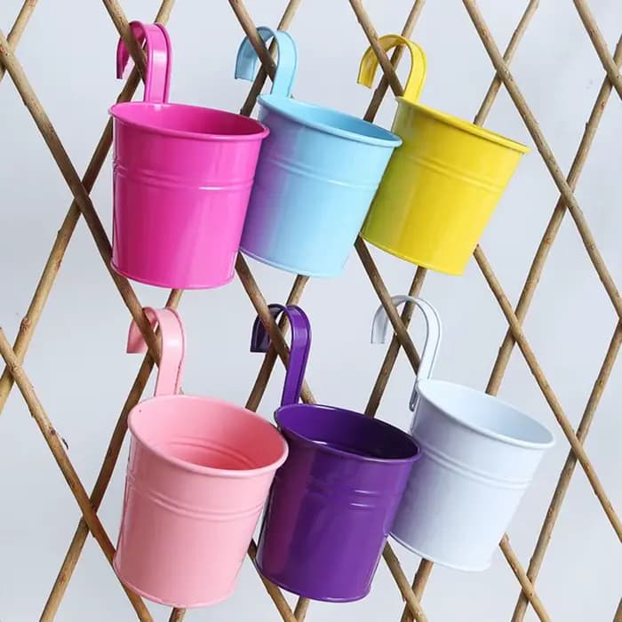Pot de fleur suspendu en fer