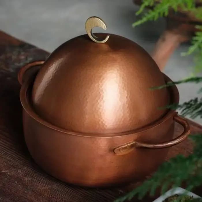 Marmite à soupe en cuivre vintage en forme d'œuf