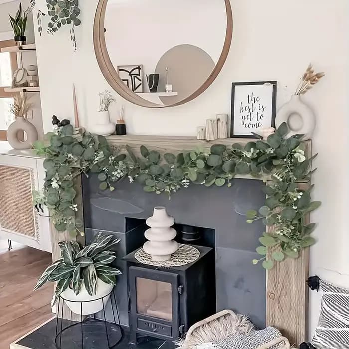Guirlande d'eucalyptus simili exuberante de 70,8 pouces avec fleurs blanches – Parfaite pour la décoration de la maison et des vacances, tenture murale, cour et accents de fête