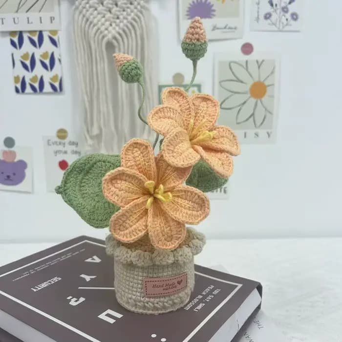 Pot de fleurs tissé à la main, jolies fleurs tricotées, fausses plantes au crochet, décoration de chambre, décoration de table, décoration d'étagère, cadeau