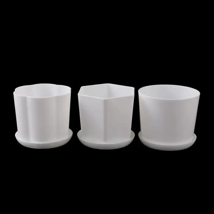 Pot de fleur polygonal minimaliste blanc avec plateau