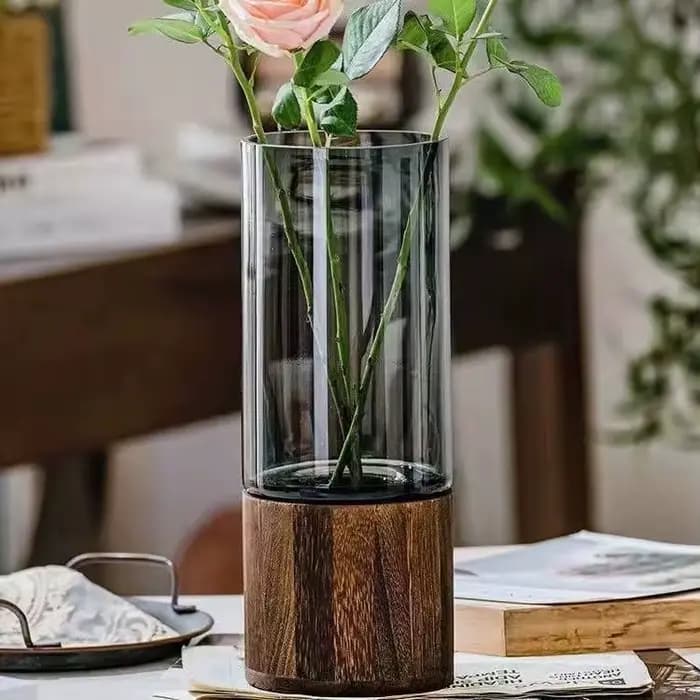 Vase en verre élégant avec base en bois pour plantes hydroponiques, arrangement floral moderne pour