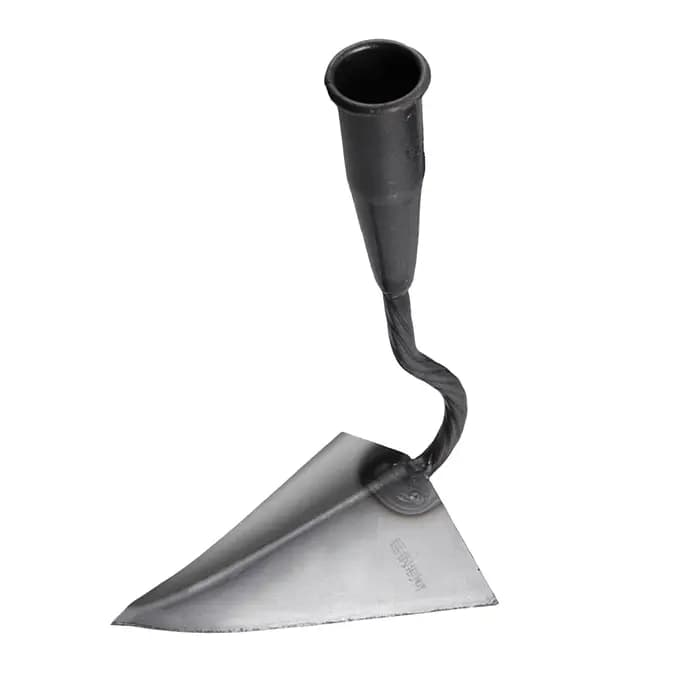 Houe de labour triangulaire pour la retournement du sol agricole