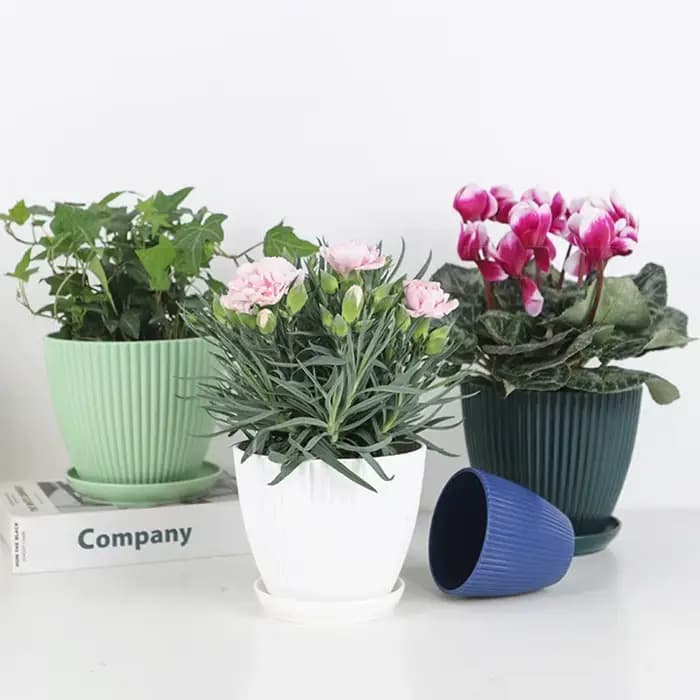 Pots de fleurs en plastique pour la plantation de balcons