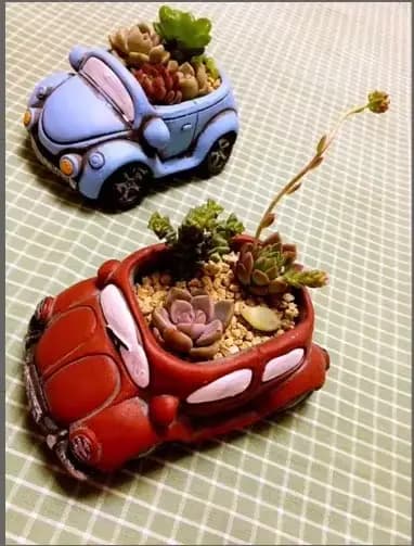 Pot de fleurs succulentes en forme de voiture de dessin animé