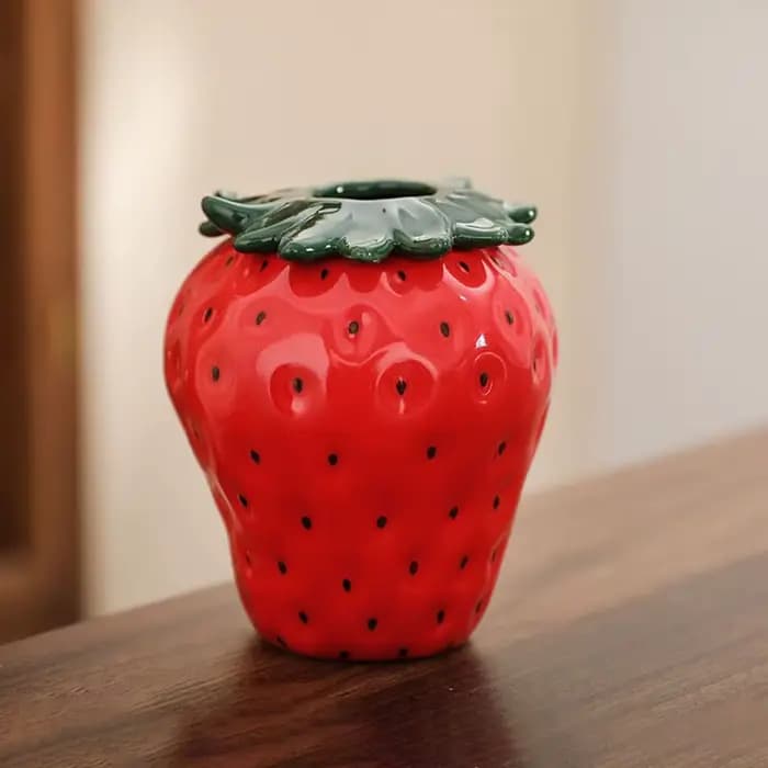 Vase en céramique mignon en forme de fraise