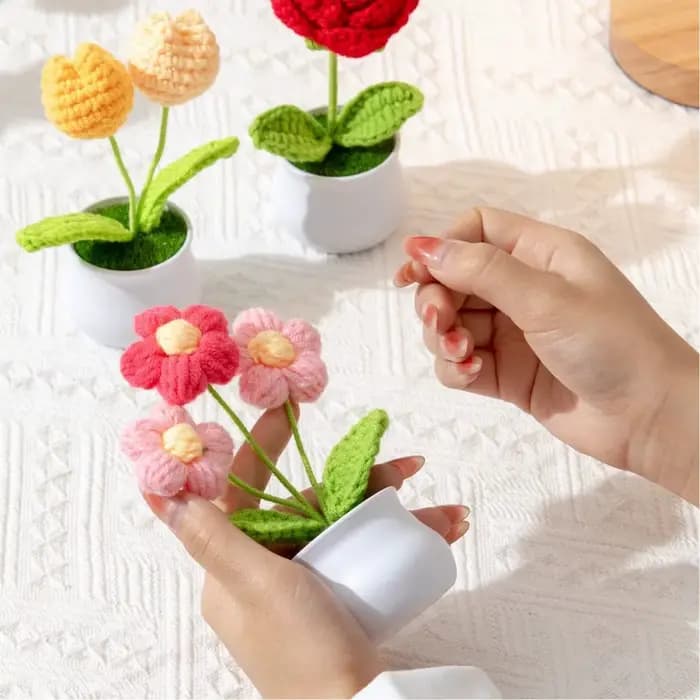 Fleurs au crochet en pot