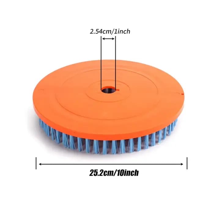 Brosse de nettoyage pour plateformes de tondeuses à gazon avec une configuration de poils denses et une forme ondulée ergonomique pour une couverture efficace