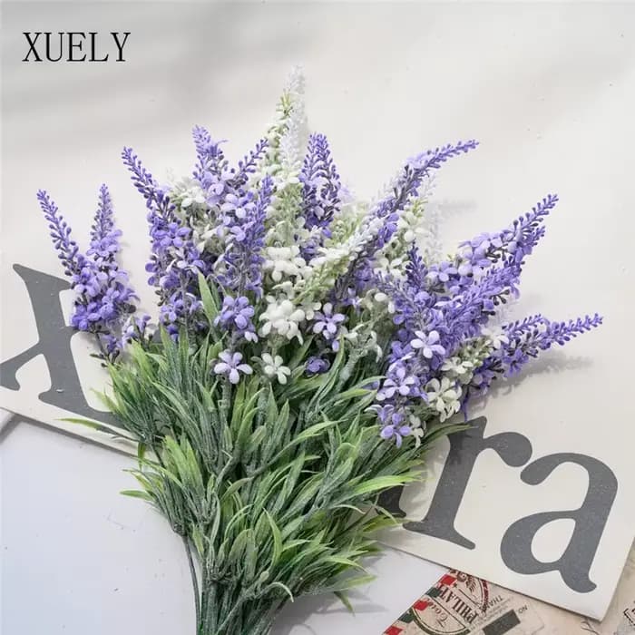 Bouquet de fleurs artificielles en plastique lavande