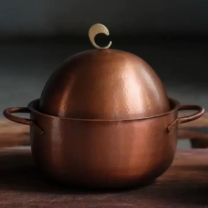 Marmite à soupe en cuivre vintage en forme d'œuf