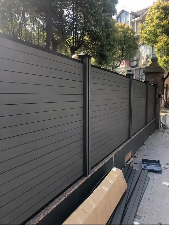 Panneau de clôture WPC de confidentialité 12 mm, résistant aux UV et aux termites, système de verrou