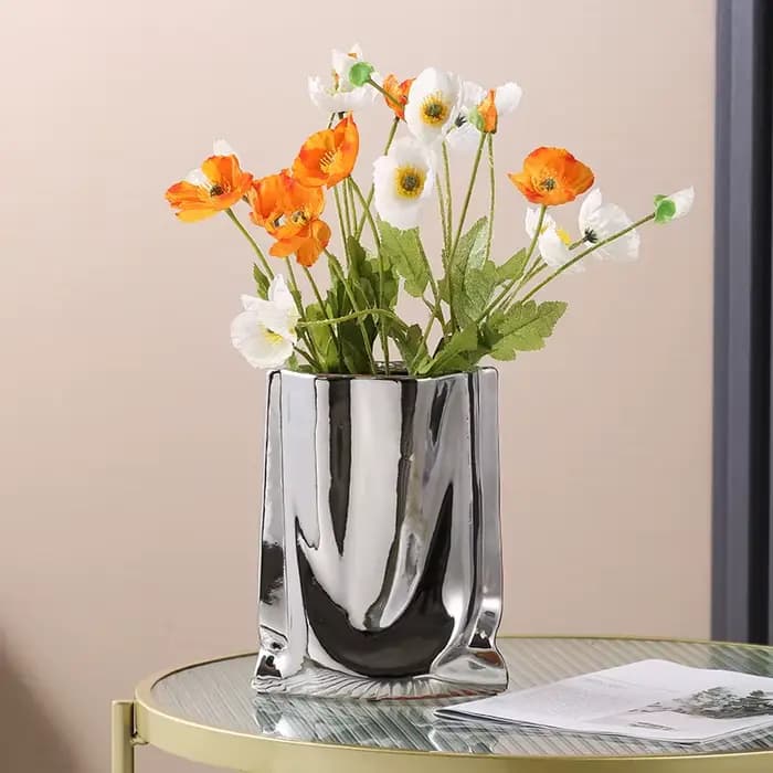 Vase à fleurs en céramique argenté à volants