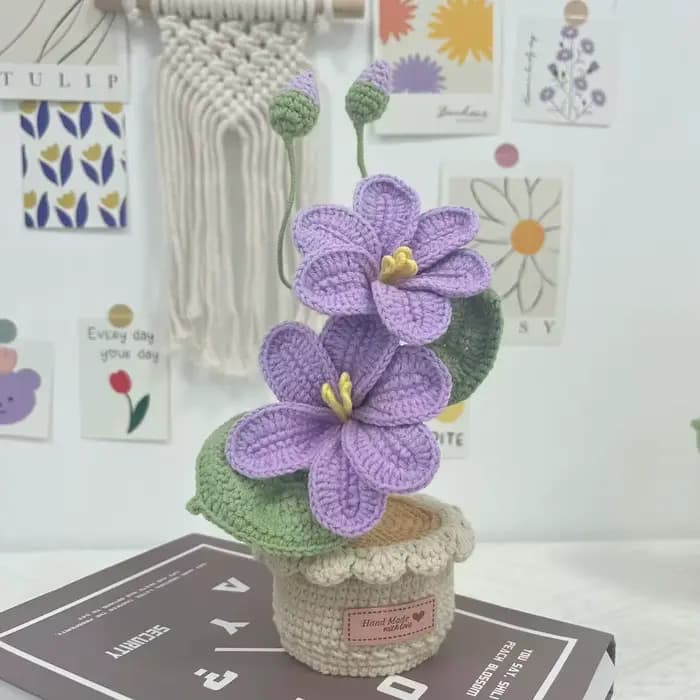 Pot de fleurs tissé à la main, jolies fleurs tricotées, fausses plantes au crochet, décoration de chambre, décoration de table, décoration d'étagère, cadeau
