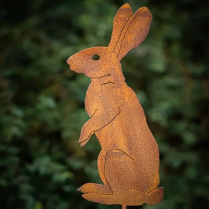Piquet de jardin en forme de lapin sur pied en métal rustique