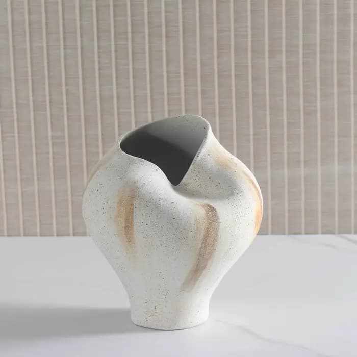 Vase en céramique mat de style rustique