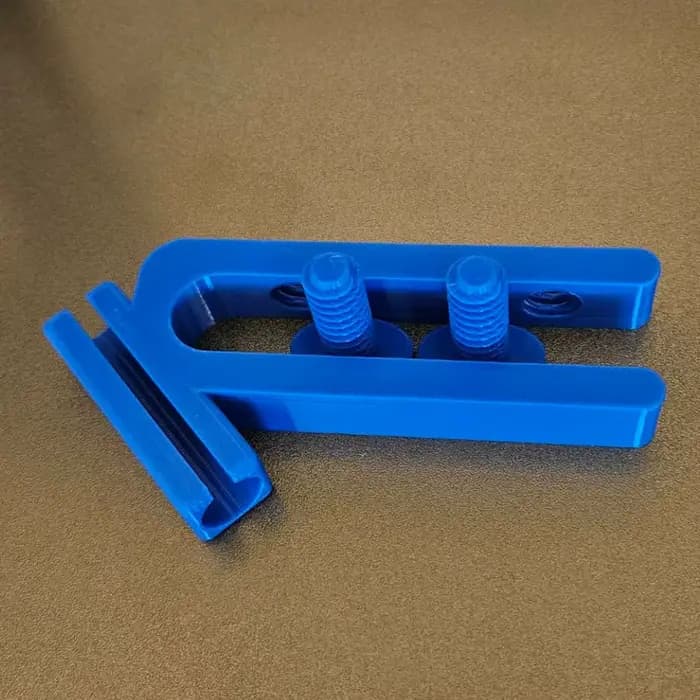 Clip de fixation pour seau et tuyau d'arrosage, un accessoire pratique conçu spécifiquement pour l'a
