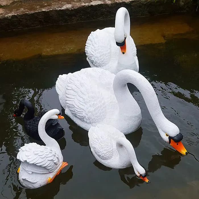 Sculpture flottante en résine pour sécuritaires de jardin extérieur, poisson précieux, blanc et noir