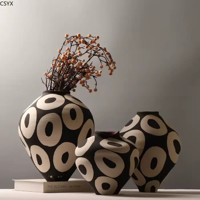Vase en céramique cercles géométriques dessinés à la main