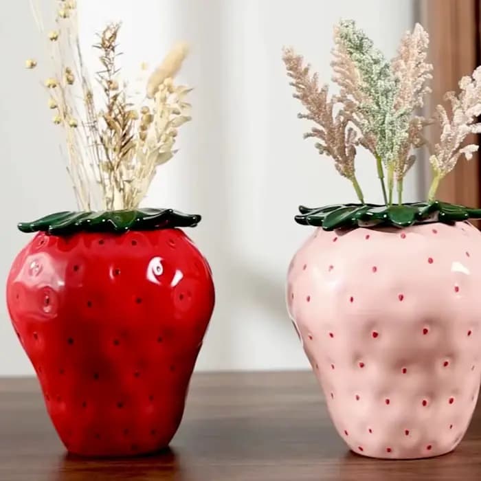 Vase en céramique mignon en forme de fraise