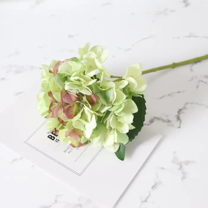 Bouquet de fleurs d'hortensia artificielles violettes