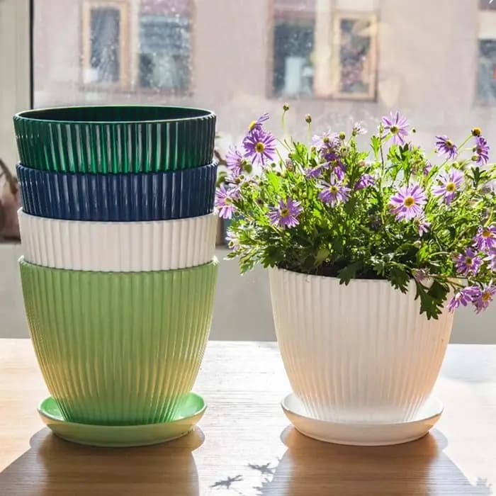 Pot de fleurs vertical rayé épaissi en plastique non-céramique avec soucoupe, pour balcon et bureau, décoration de plantes en pot, tendance 2026